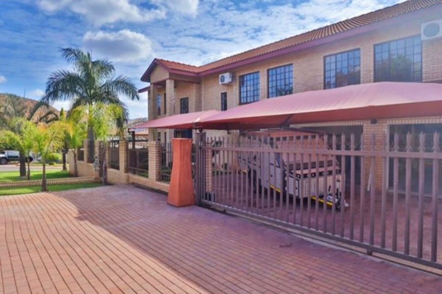 5 Bedroom Property for Sale in Safari Gardens North West